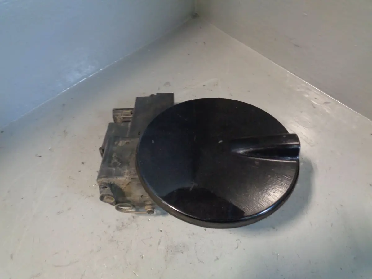 Freelander 2 Fuel Filler Flap With Mechanism And Cap Santorini Black Land Rover 1
