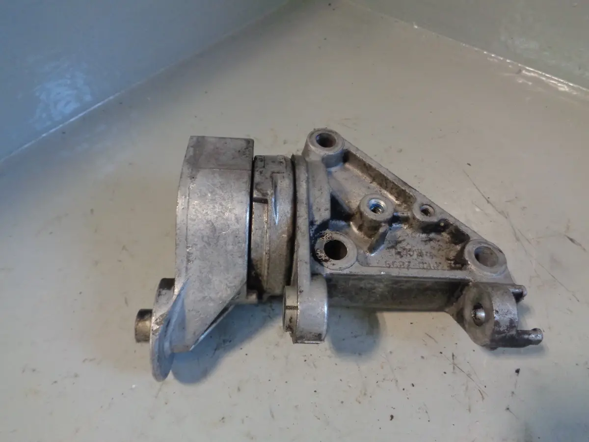Discovery 2 Td5 Alternator Drive Belt Tensioner Bracket Hrc2899 Land Rover 1