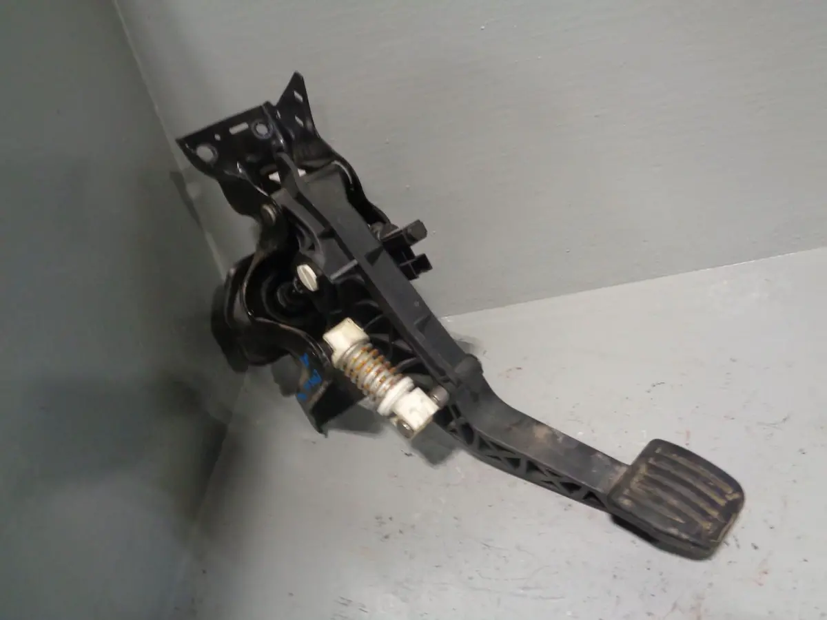 Range Rover Evoque Clutch Pedal Bj32 7B63300 2.2 Sd4 Manual L538 2011 To 2015 1