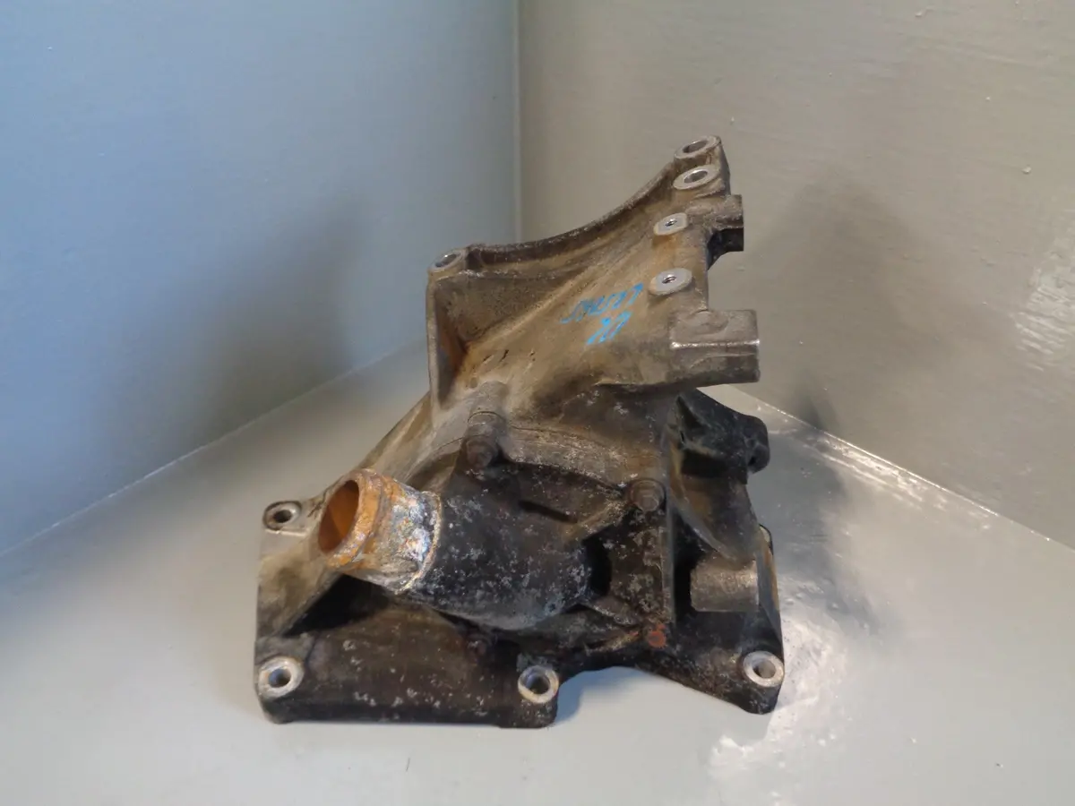 Discovery 2 Water Pump Mount Td5 Land Rover 1998 To 2004 L25065 1
