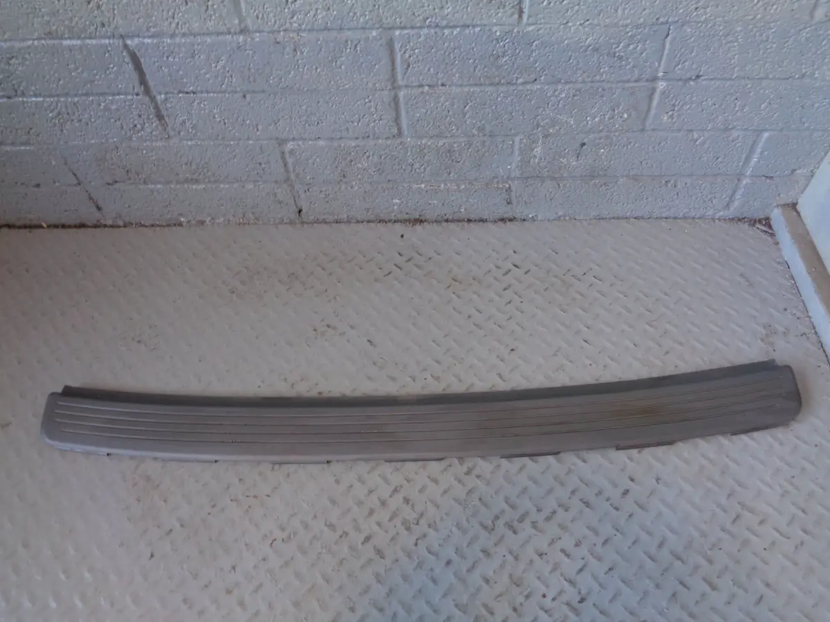 Range Rover L322 Bumper Rear Top Scuff Plate Panel Trim Doe500010 2006 To 2013 1
