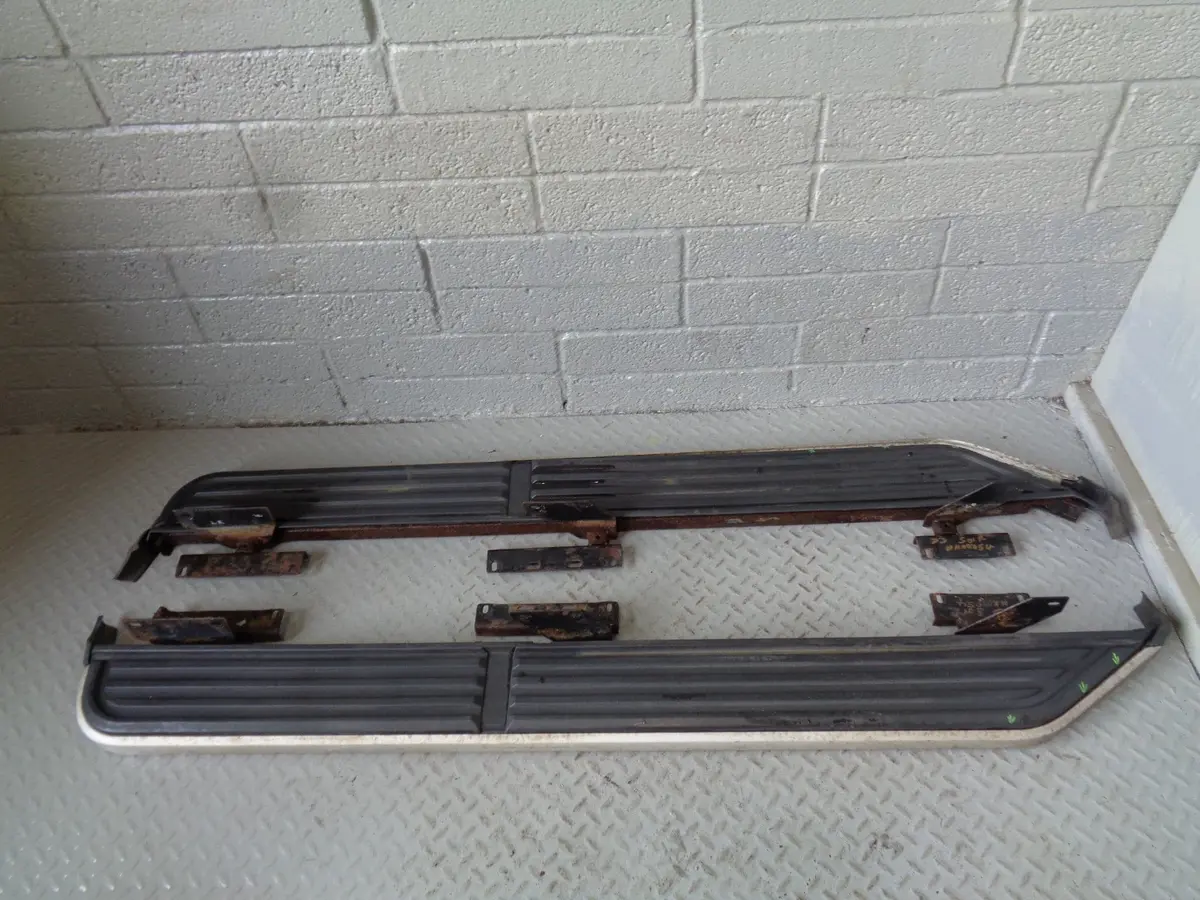 Discovery 3 Side Steps Pair Of Black Land Rover Spare Or Repairs K08054 1