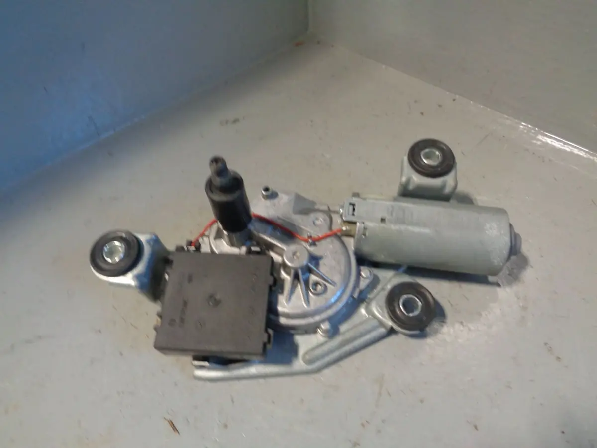 Range Rover L322 Rear Wiper Motor Land Rover 0 390 201 571 2002 To 2010 L04114 1
