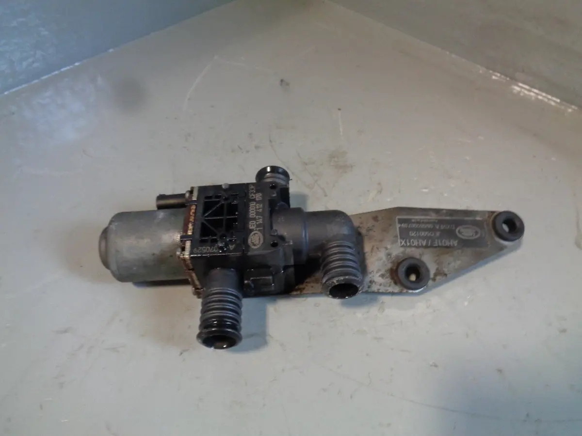 Range Rover L322 Water Heater Control Valve Jeo000010 3.6 Tdv8 With Bracket 1