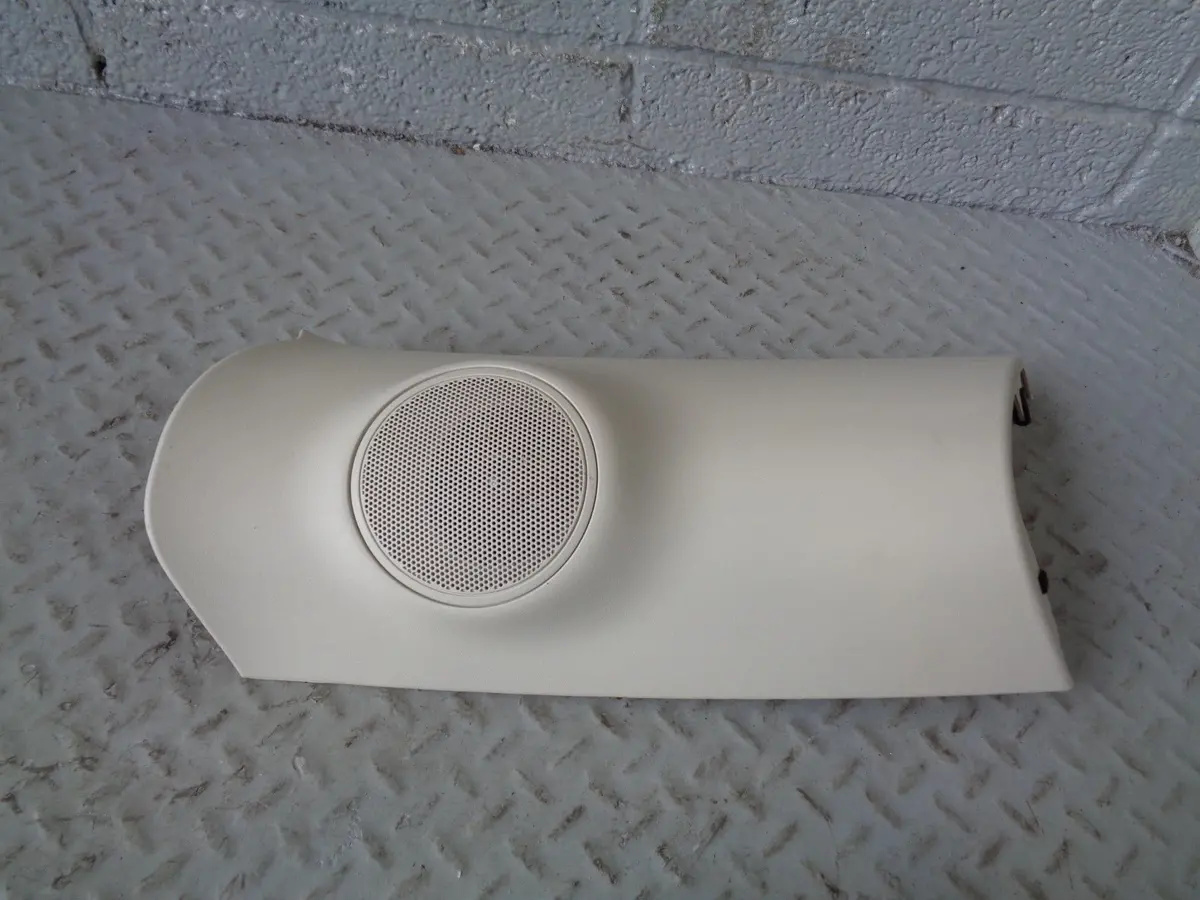 Range Rover L322 D Pillar Trim With Speaker In Ivory Off Side 2009 To 2013 1