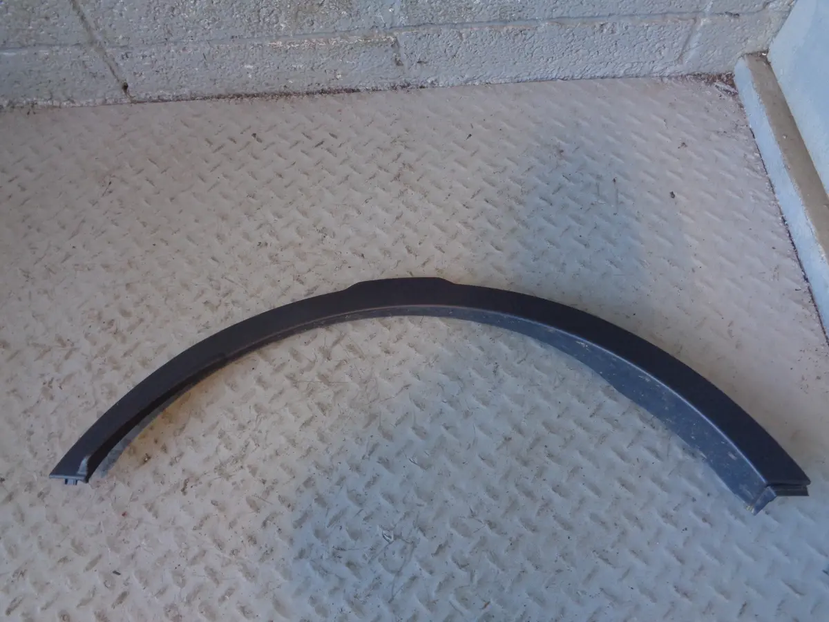 Range Rover Evoque Wheel Arch Trim Off Side Rear Bj32-286D02-Ag L538 3 Door 1
