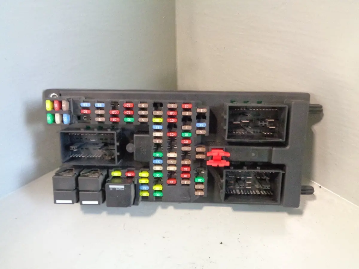Discovery 4 Fuse Box Body Control Module 3.0 Tdv6 Ah22-14F041-Ag Land Rover 1