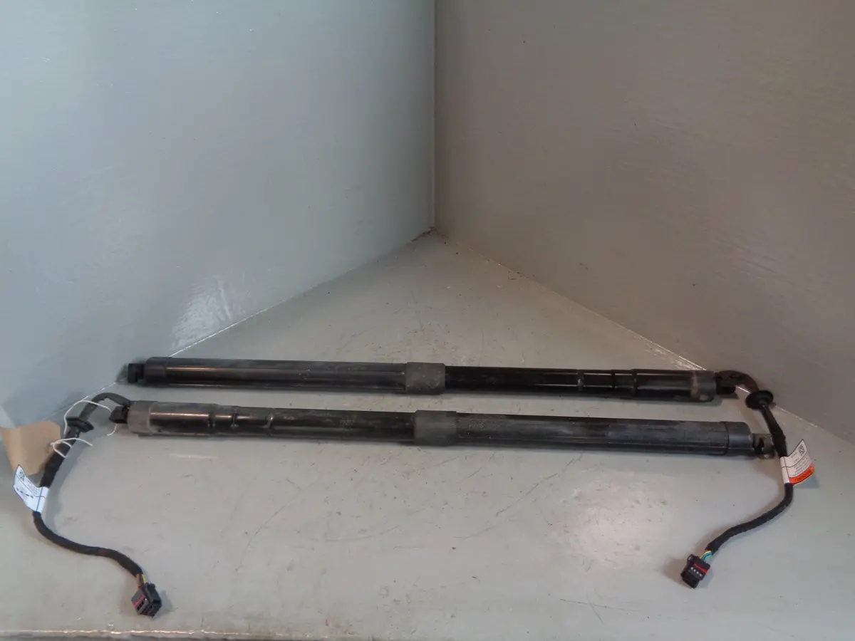 Range Rover Evoque Electric Tailgate Lift Struts Pair Of L538 2016 To 2018 1