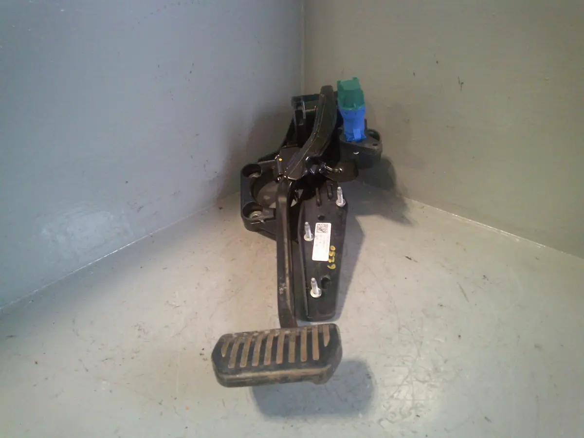 Discovery Sport Brake Pedal Gj32-2D094-Da L550 Land Rover 2014 To 2019 1
