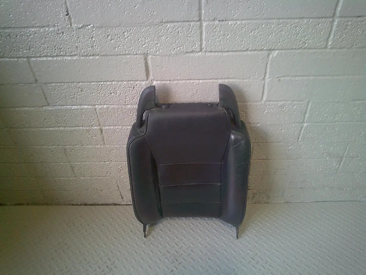 Discovery 2 Seat Padded Back Off Side Front Black Leather Heated Land Rover L318 1