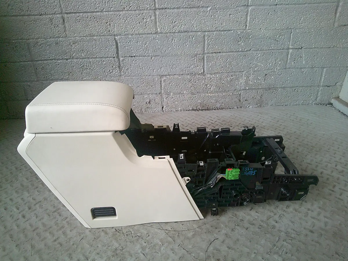 Discovery Sport Centre Console In Cirrus L550 Land Rover 2014 To 2019 L14075 1
