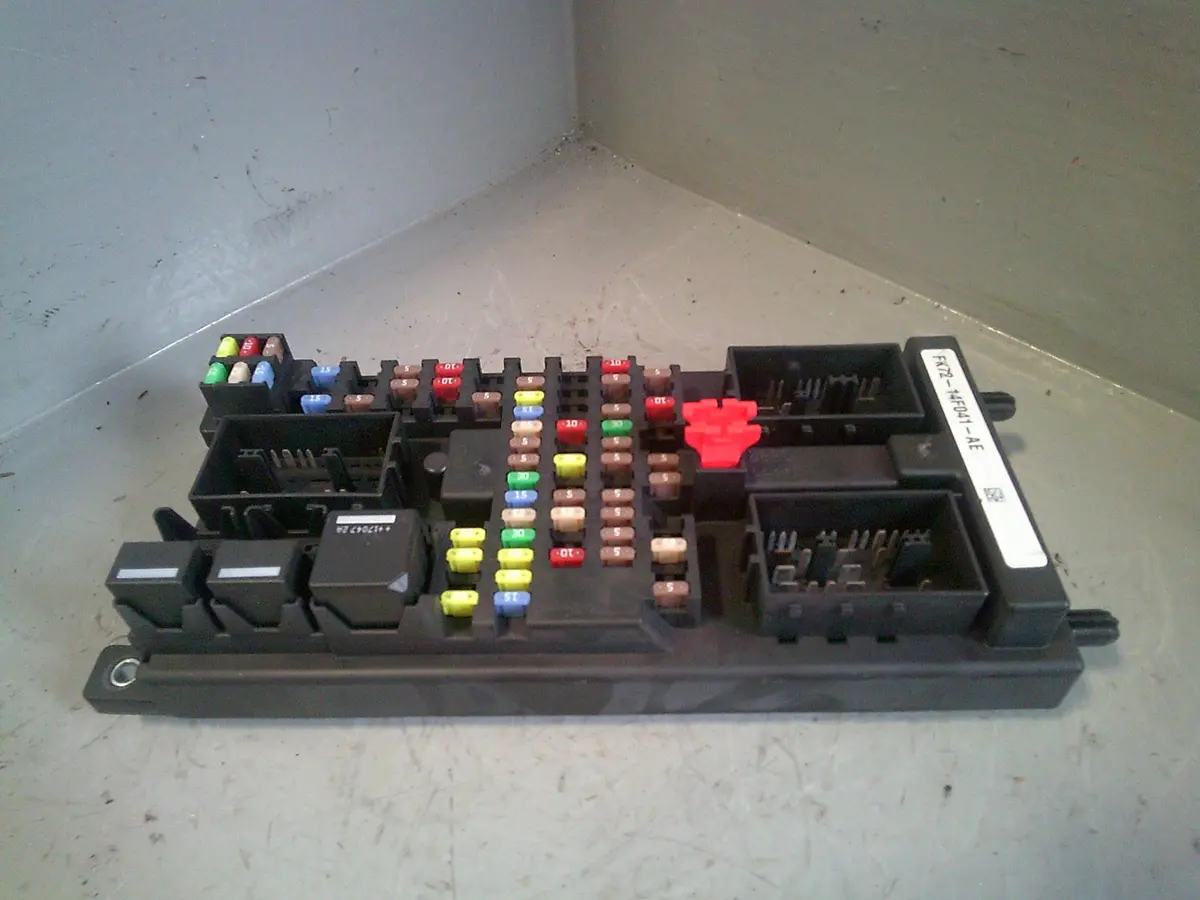 Discovery Sport Fuse Box 2.0 D Fk72-14F041-Ae 2.0 D L550 Land Rover 2016 To 2019 1