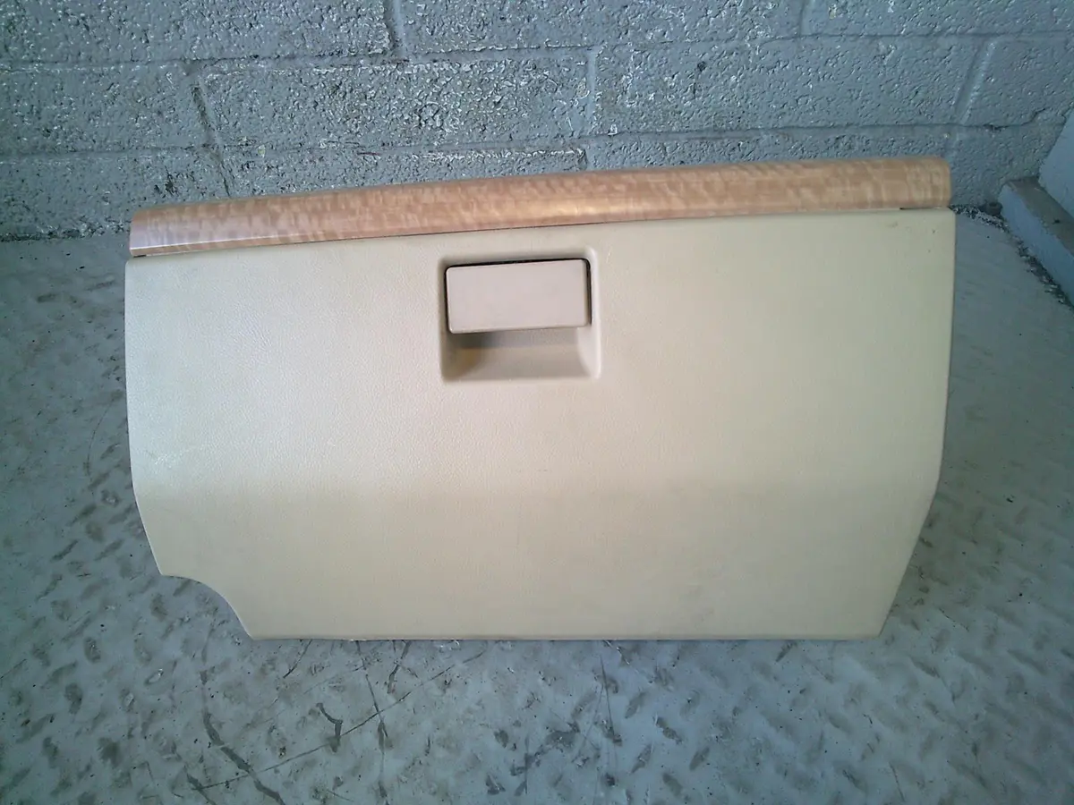 Freelander 2 Glove Box In Beige With Wood Trim Land Rover 2006 To 2011 1