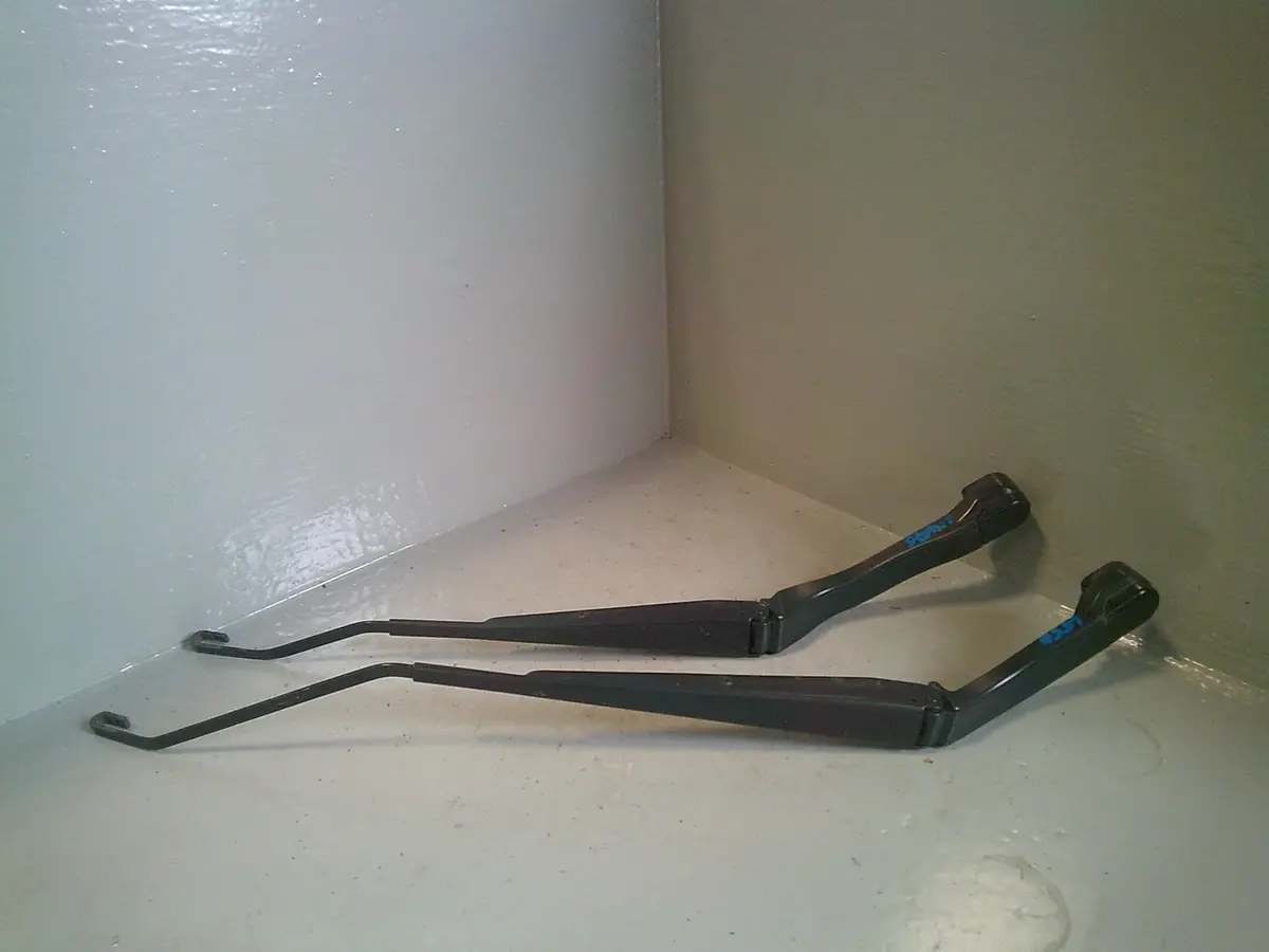 Discovery Sport Windscreen Wiper Arms Pair L550 Land Rover 2014 To 2019 1