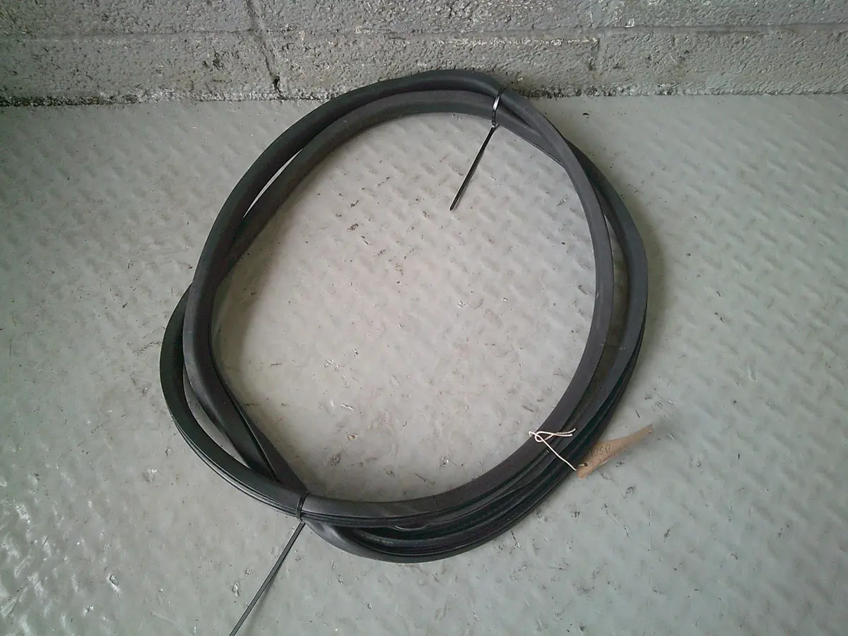 Discovery Sport Door Seal Rubber Near Side Rear L550 Land Rover 2014 To 2025 1