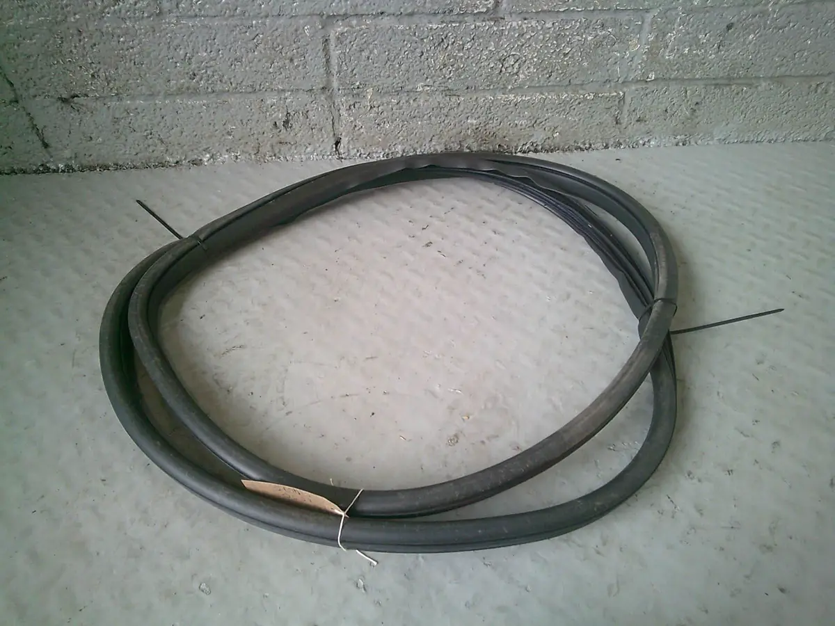 Discovery Sport Door Seal Rubber Near Side Front L550 Land Rover 2014 To 2025 1