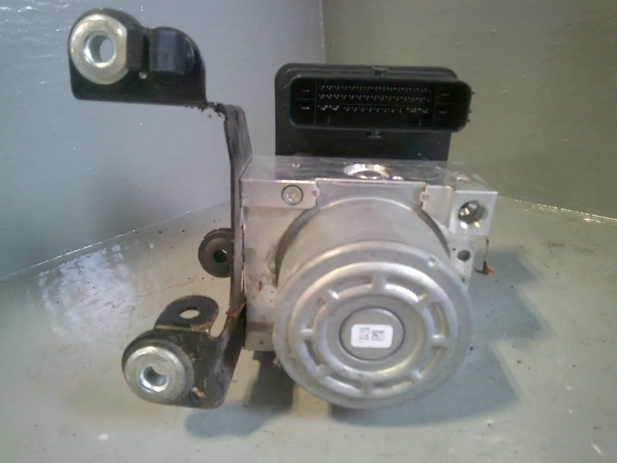 Discovery Sport Brake Abs Module Pump Hj32-2C405-Ad L550 Land Rover 2016 To 2019 1