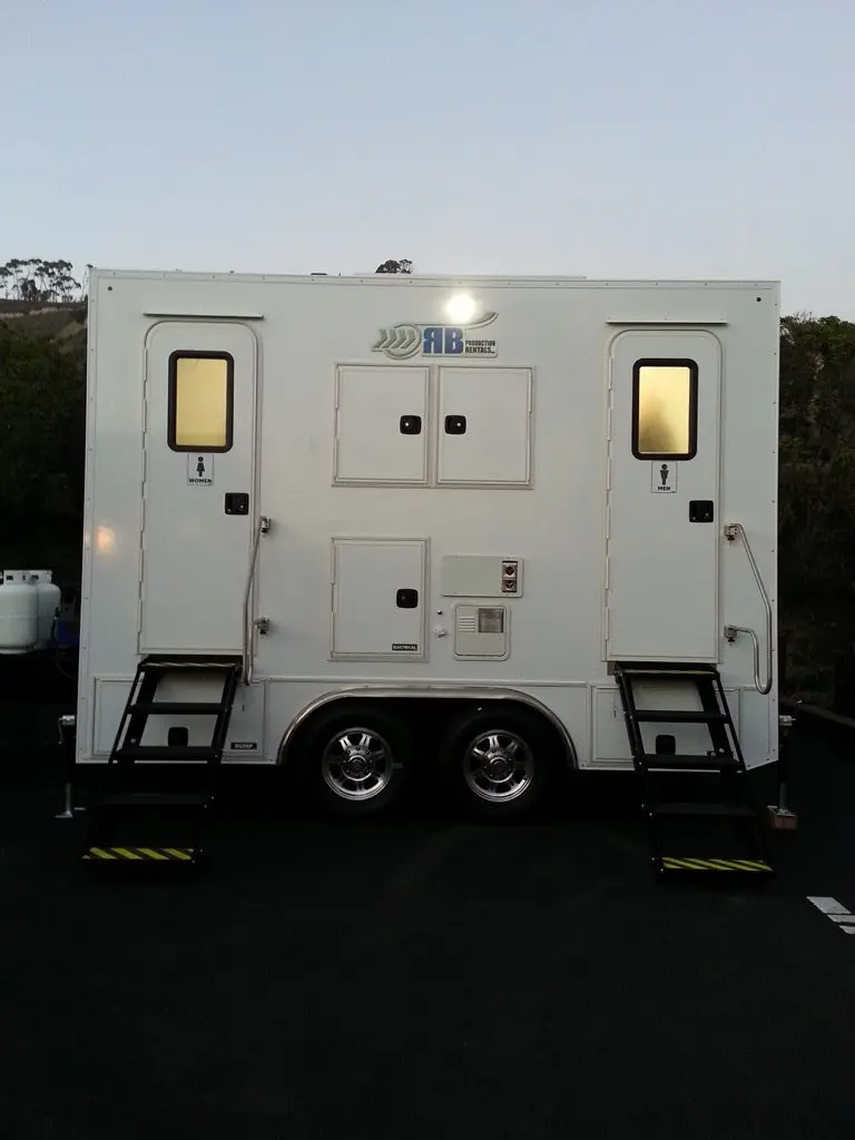 14' 4 Stall Vip Restroom Trailer (Pmo) 1
