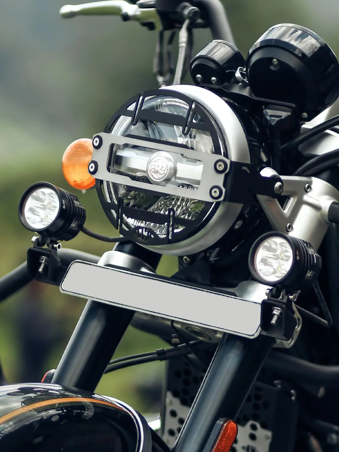 Legundary Super Meteor 650 Beacon Fog Light Mount Set 1