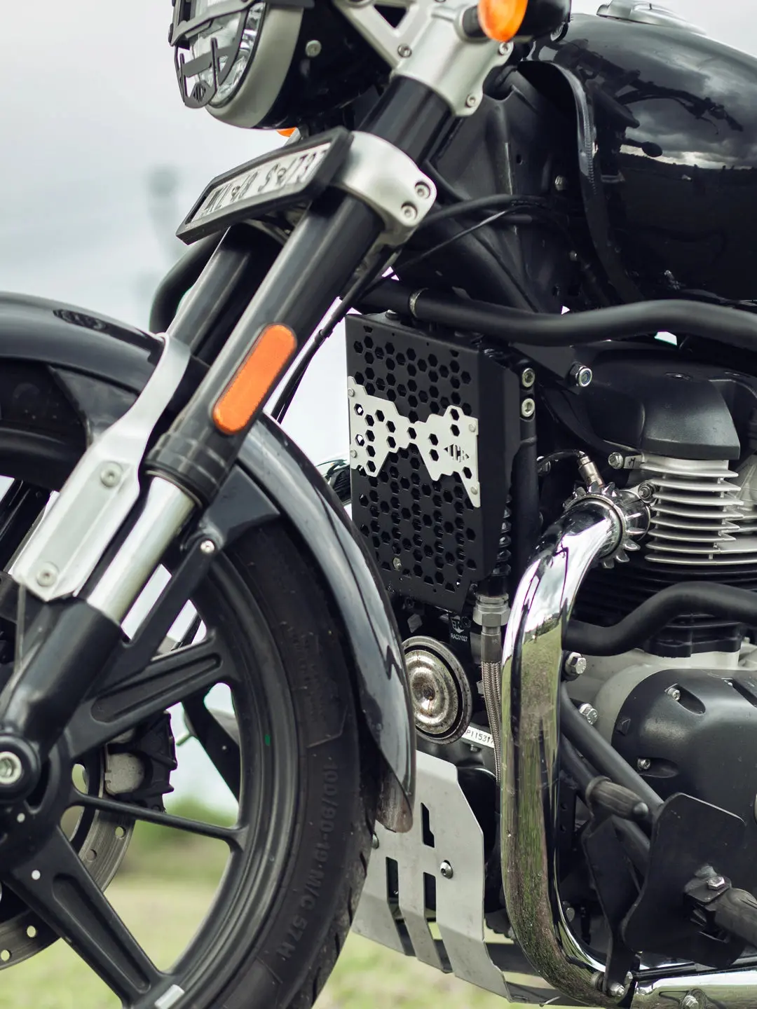 Legundary Super Meteor 650 Vector Radiator Grill 1