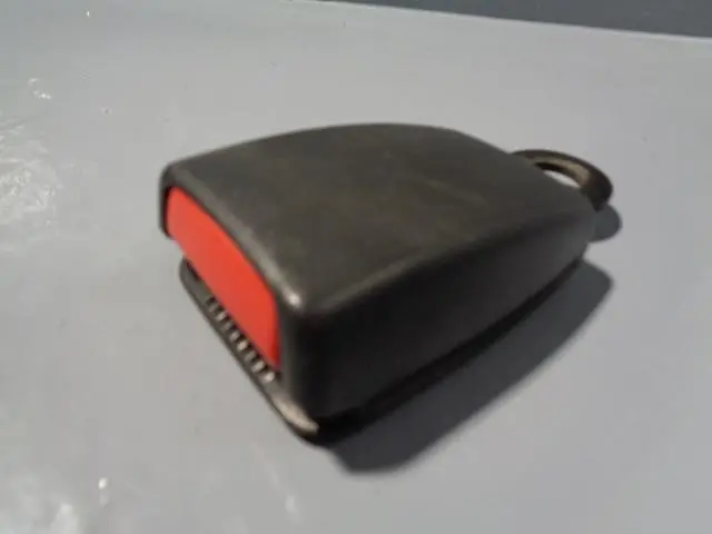 Discovery 2 Seat Belt Clasp Off Side Rear 6 And 7 Dickie Seat Land Rover 1