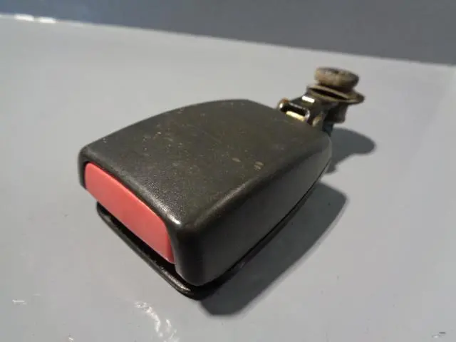 Discovery 2 Seat Belt Buckle Clasp Near Side Rear Land Rover 1998 To 2004 1