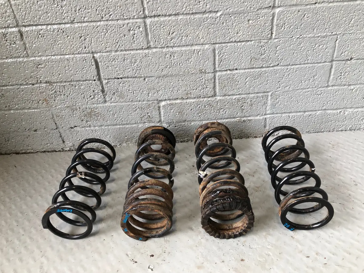 Discovery 2 Coil Springs Full Set Of Suspension Td5 And V8 Land Rover L06085 1