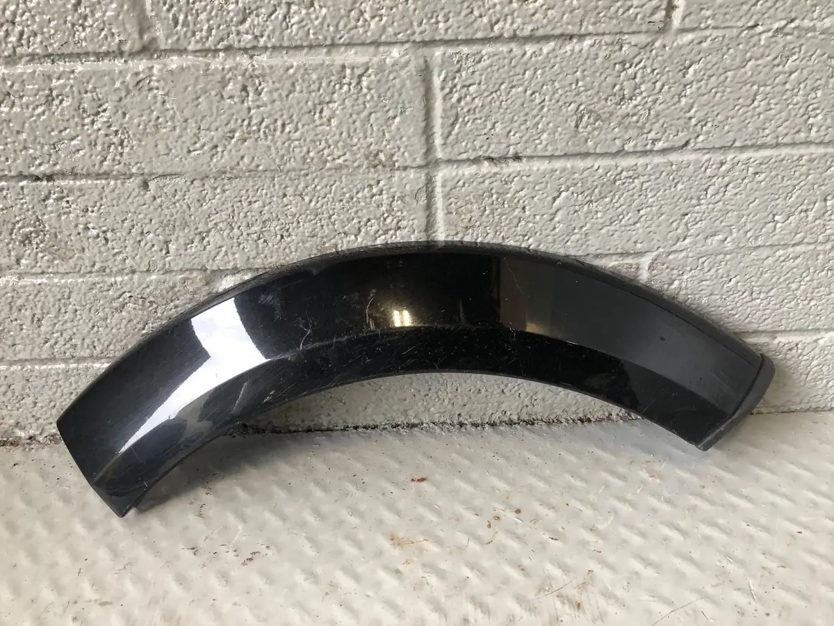 Discovery 4 Arch Trim Near Side Rear Quarter Santorini Black 2009 To 2016 1