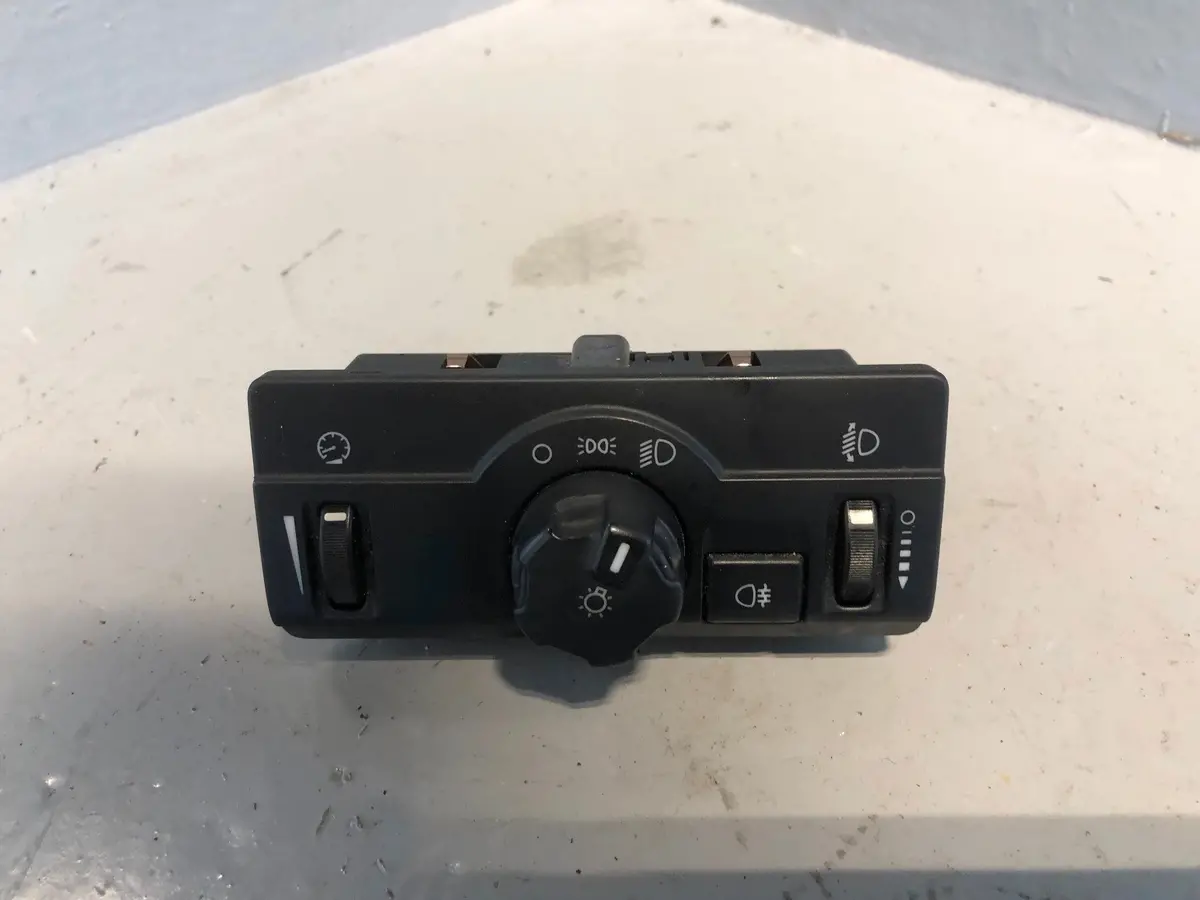 Freelander 2 Headlight Switch Hse 6G9n-13A024-Je Land Rover 2006 To 2011 1