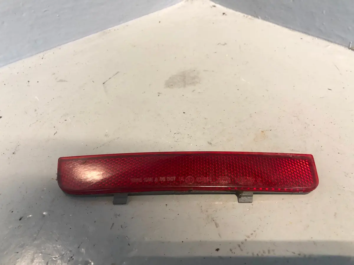 Freelander 2 Rear Bumper Reflector Near Side Land Rover L359 2006 To 2011 1