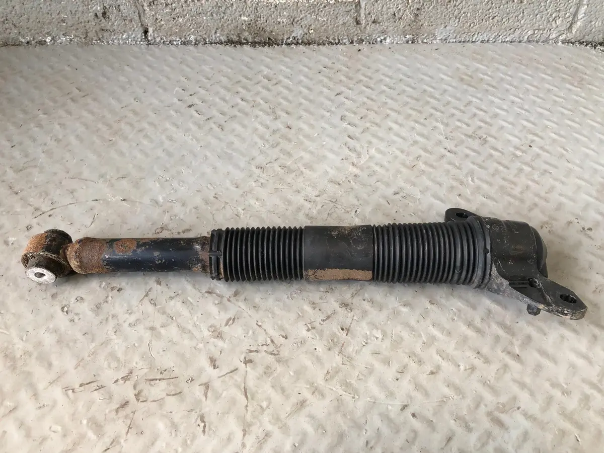 Discovery Sport Rear Shock Absorber Off Side Gk7218a146 L550 Land Rover 1