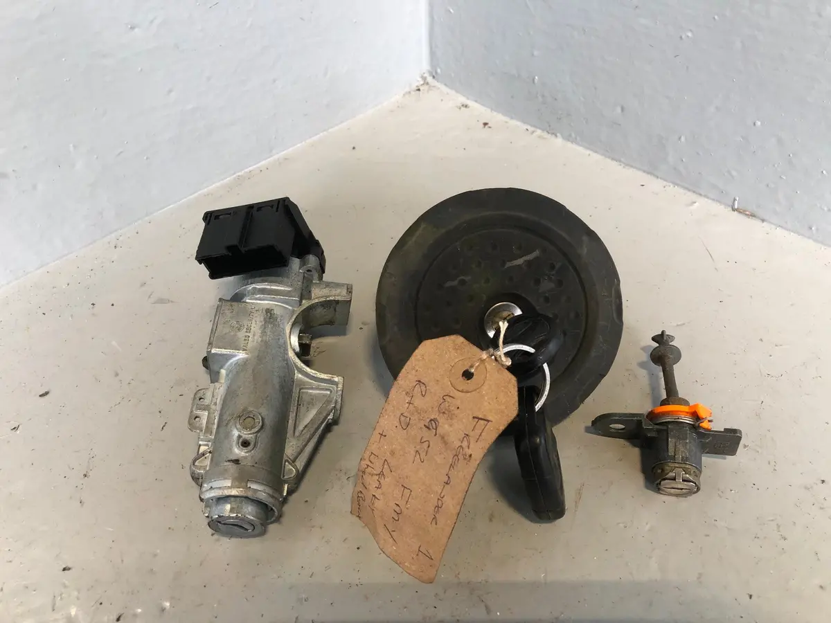 Freelander 1 Ignition Barrel And 1 X Keys Fuel Cap Door Lock Land Rover R10095 1