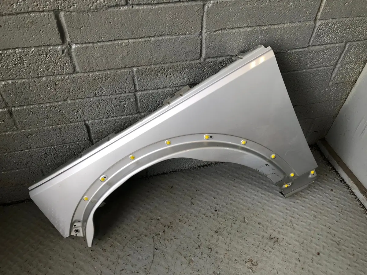 Discovery 3 Wing Near Side Front Zambesi Silver Land Rover 2004 To 2009 D17036 2