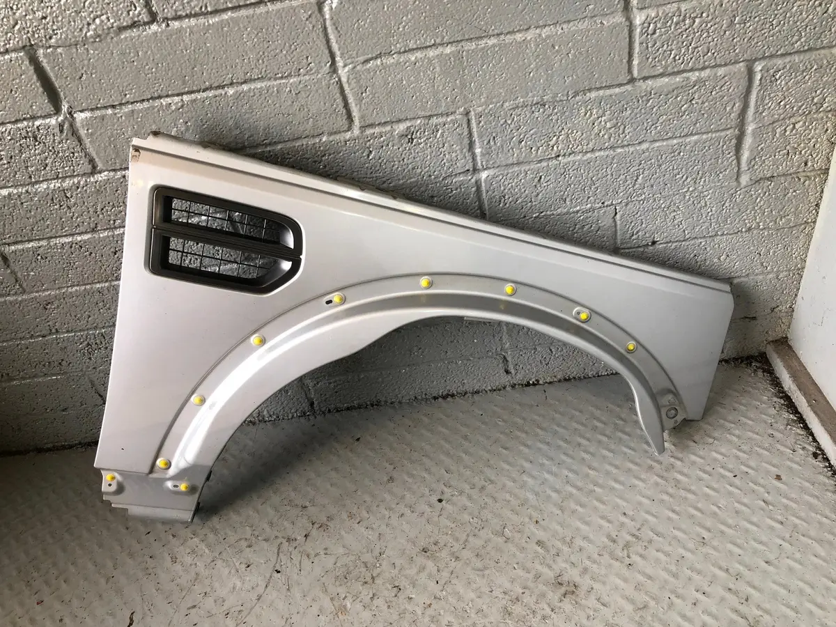 Discovery 3 Wing Off Side Front Zambesi Silver Land Rover 2004 To 2009 D17036 1