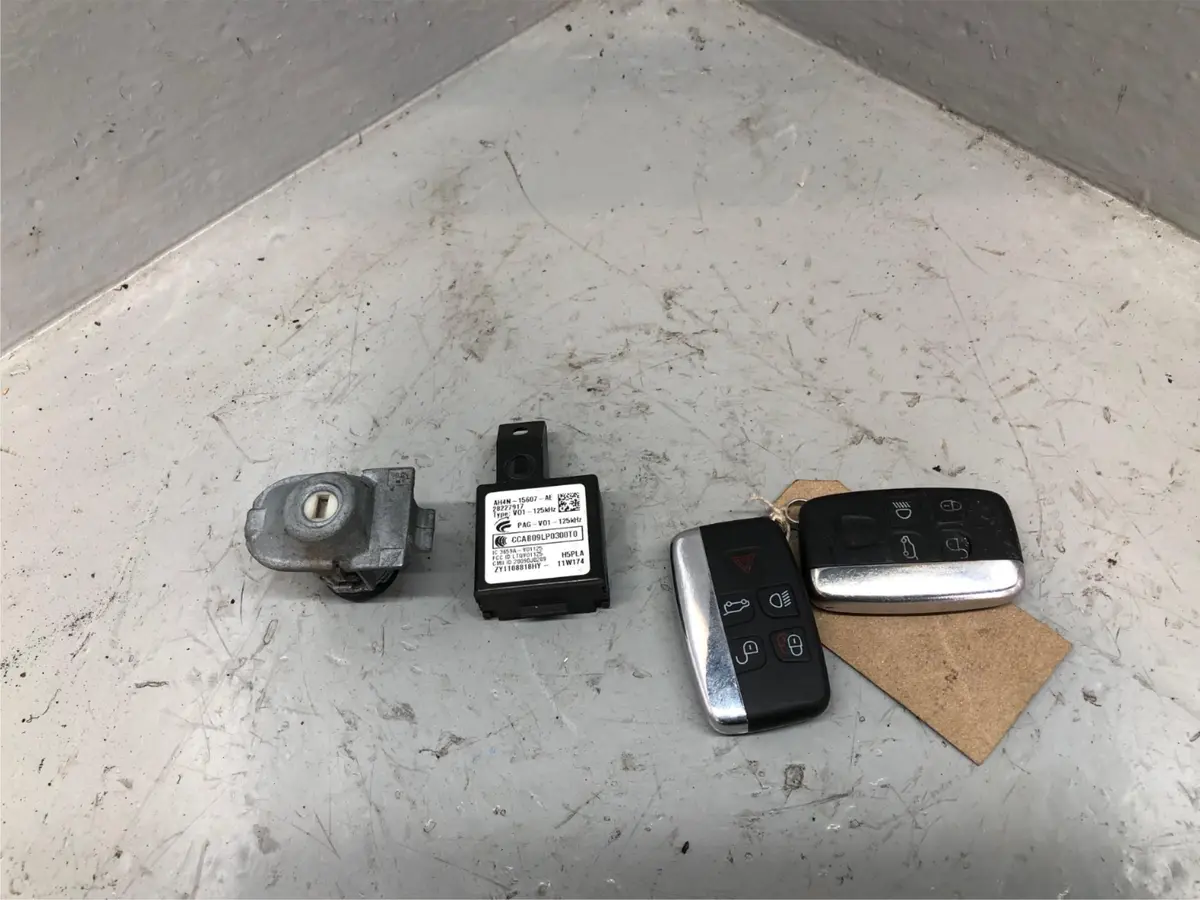 Discovery 4 Key Remotes And Blades With Door Lock Land Rover 2009 To 2014 L17036 1