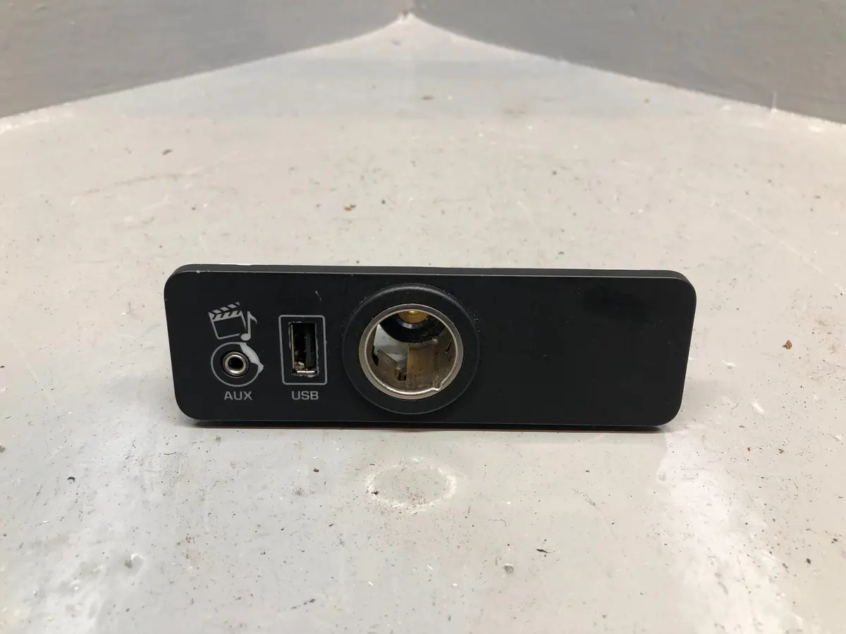 Range Rover Evoque Aux Usb 12V Port Cpla-19C166-Cb L538 2011 To 2018 1