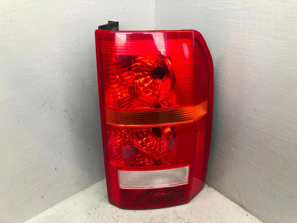 Discovery 3 Tail Light Cluster Off Side Rear Xfb000563 2004 To 2009 D17036 1