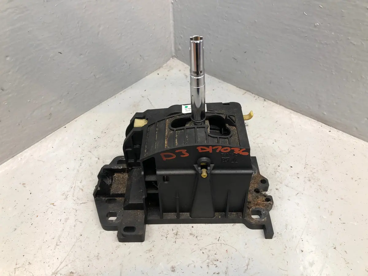 Discovery 3  Automatic Gear Selector Land Rover Ubc500070 No Knob Or Cable 1