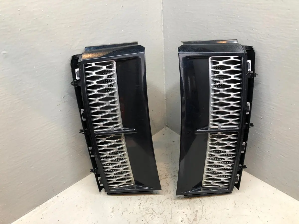 Range Rover L322 Wing Side Grilles Vents Mariana Black 2002 To 2009 R27115 1