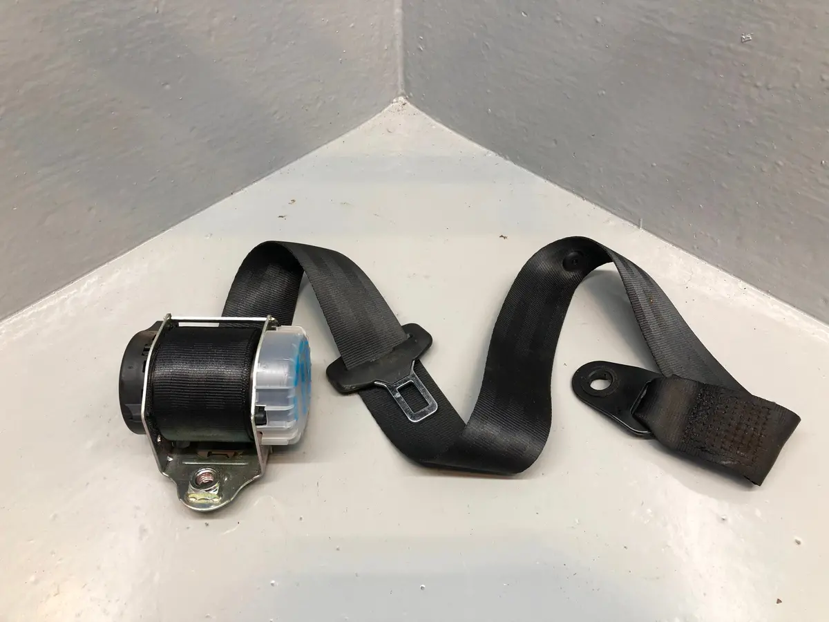 Discovery 3 Seat Belt Centre Rear In Black Land Rover Type 1 5 Seat Only 1