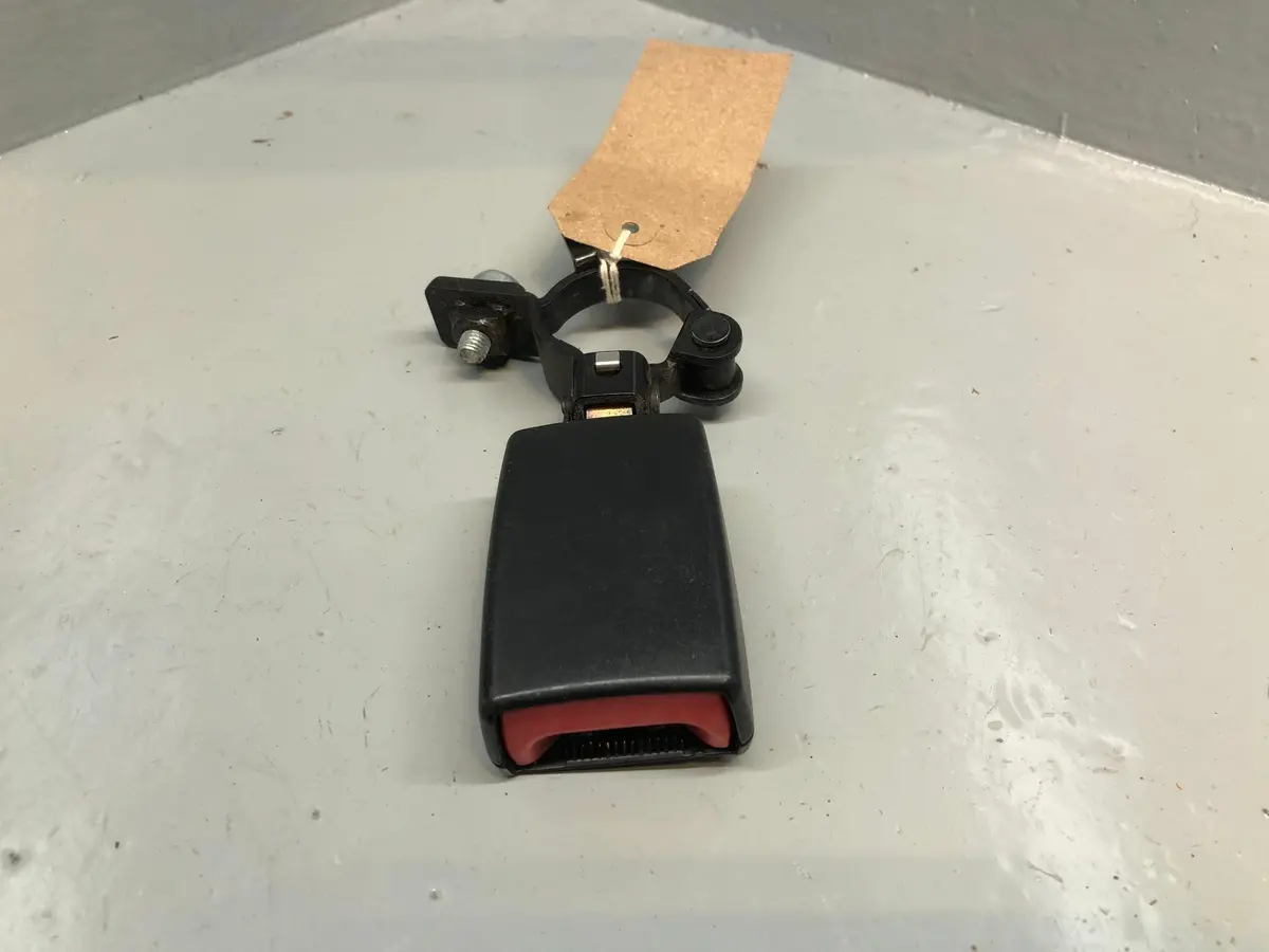 Discovery 3 Seat Belt Buckle Near Side Rear Land Rover Type 1 5 Seater Only 1