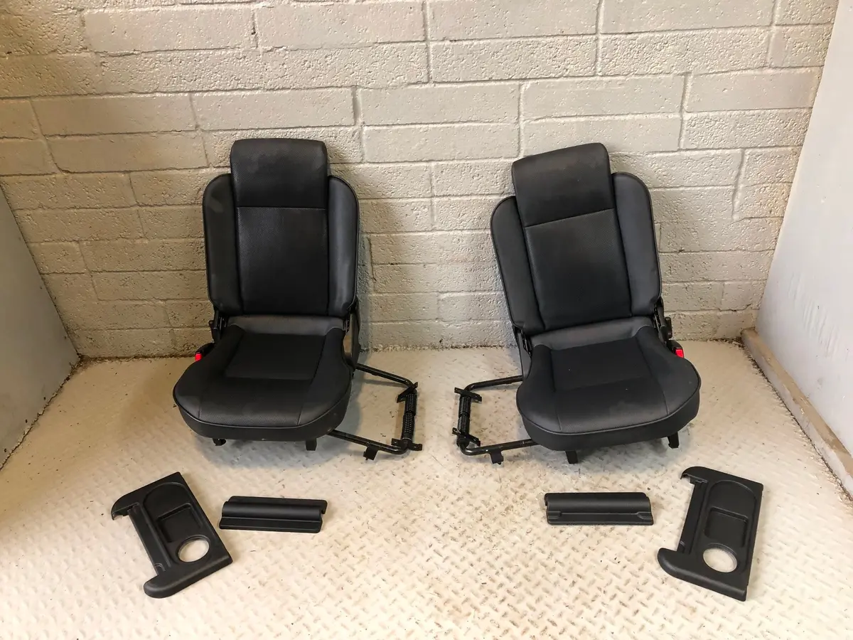 Discovery 2 Dickie Seats Pair Black Leather 3Rd Row Land Rover R19026 1