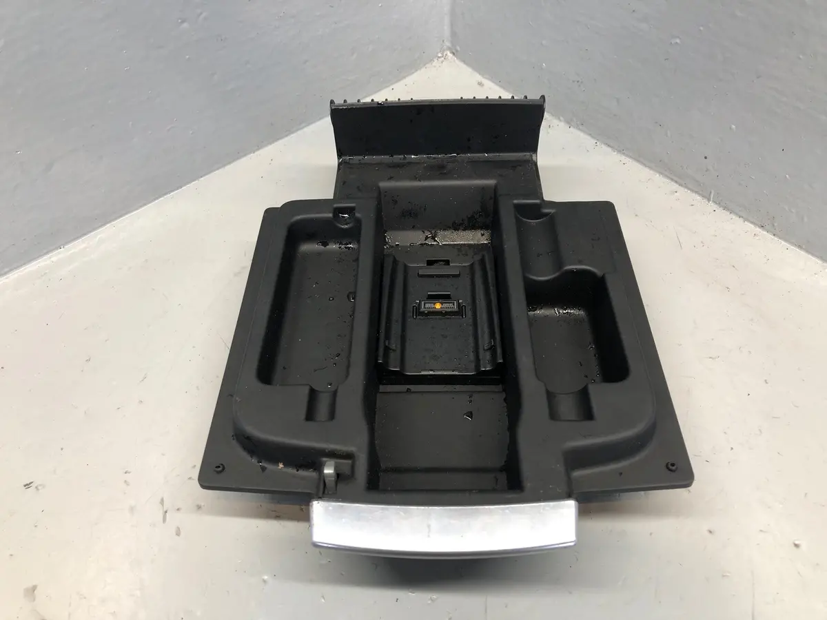 Range Rover L322 Centre Console Lid With Release Catch Phone Port 2006 To 2012 1