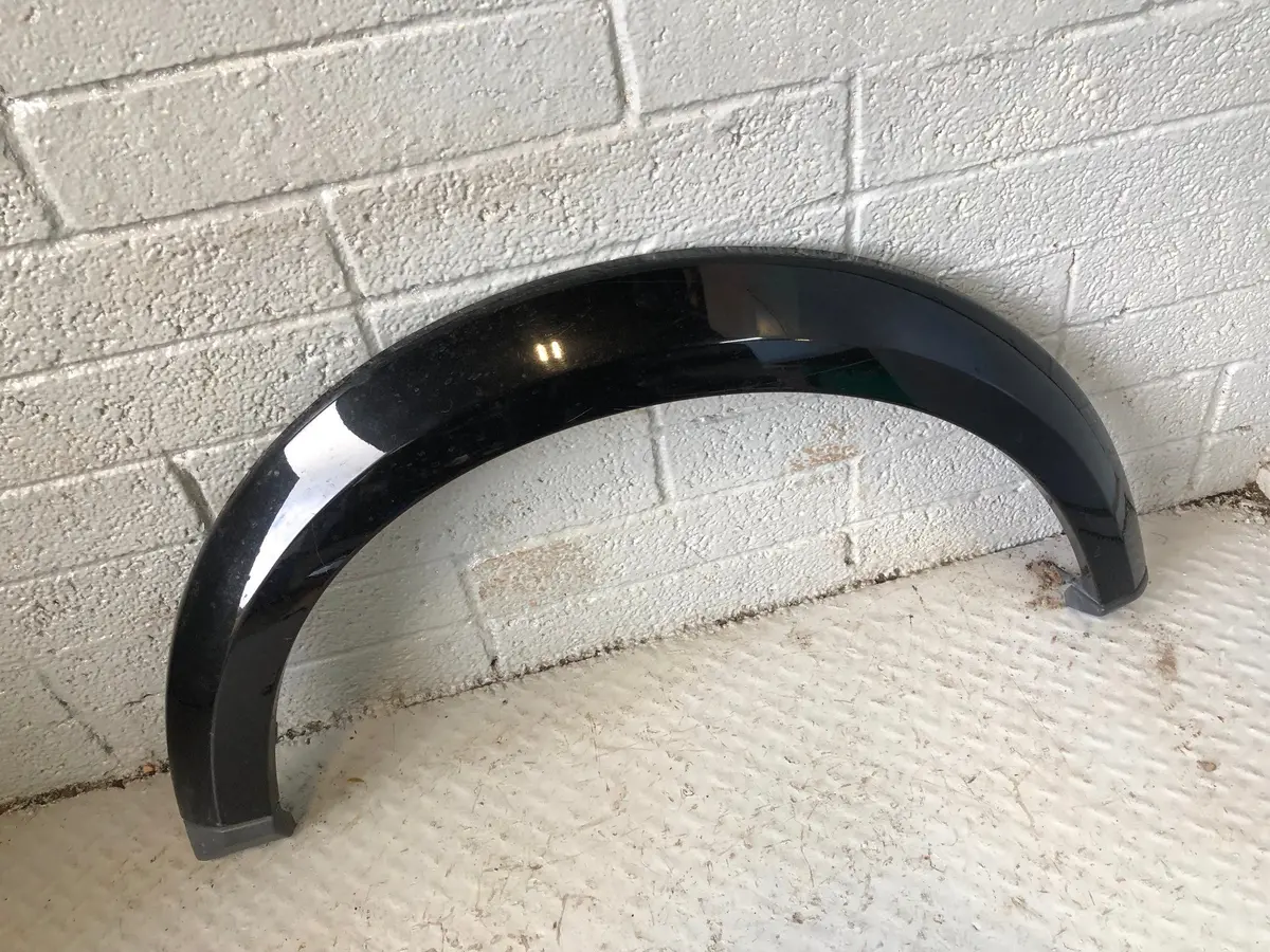 Discovery 4 Wheel Arch Trim Front Off Side Santorini Black Land Rover 2