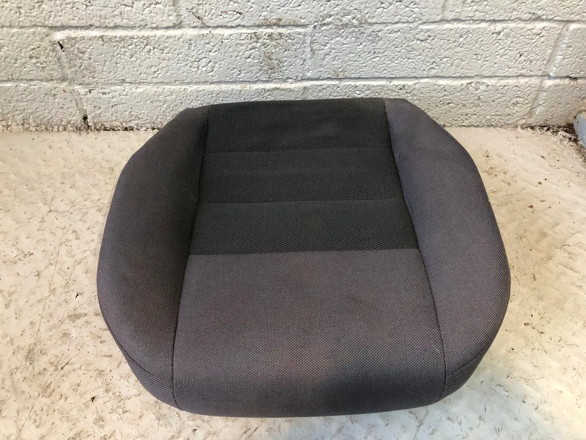 Discovery 3 Seat Padded Base Near Side Front Grey Cloth Land Rover K12016 1