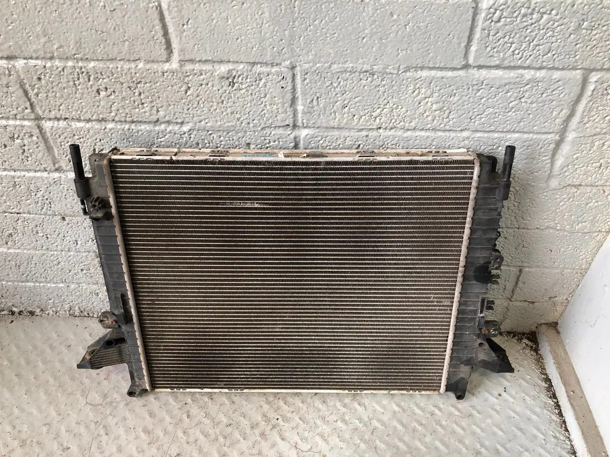Discovery 3 Radiator Engine Cooling Manual Tdv6 Land Rover 7H22 8T000 Aa 1