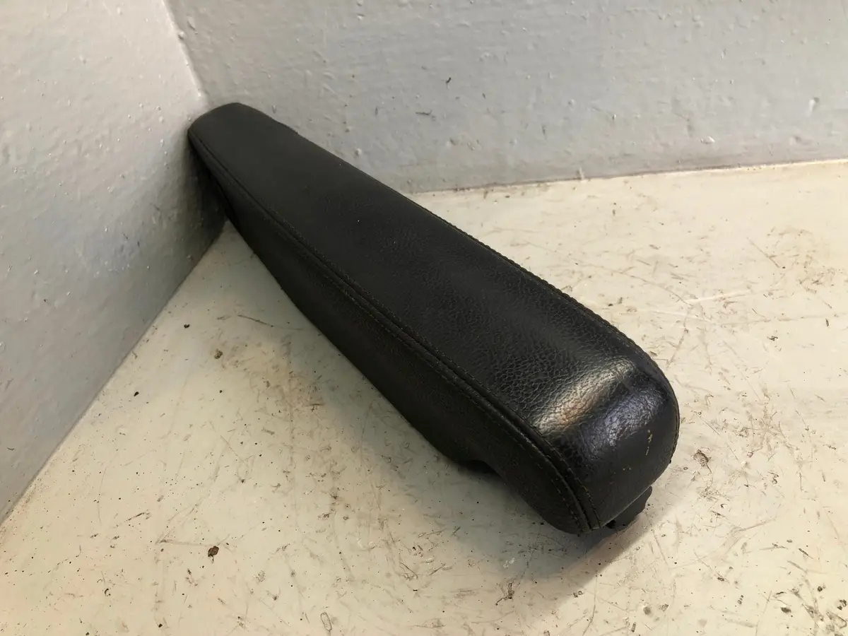 Discovery 3 Armrest Black Leather Near Side Front Passenger Land Rover D17036 1
