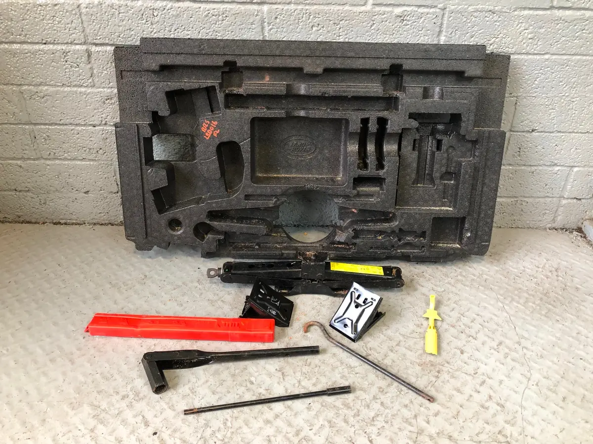 Range Rover Sport Tool Storage Boot With Jack Wheel Brace 2005 To 2013 L20016 1