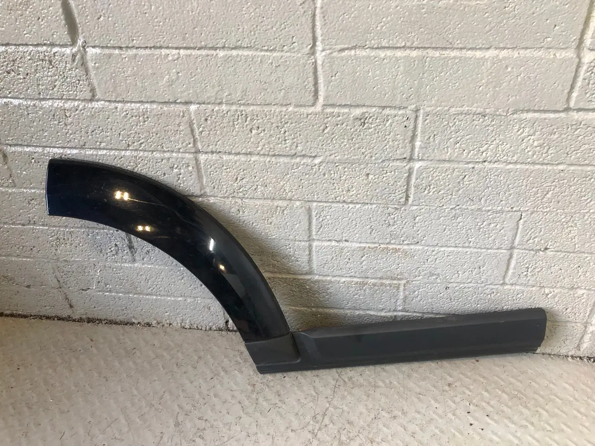 Discovery 4 Door Wheel Arch Trim Off Side Rear Buckingham Blue Land Rover 1