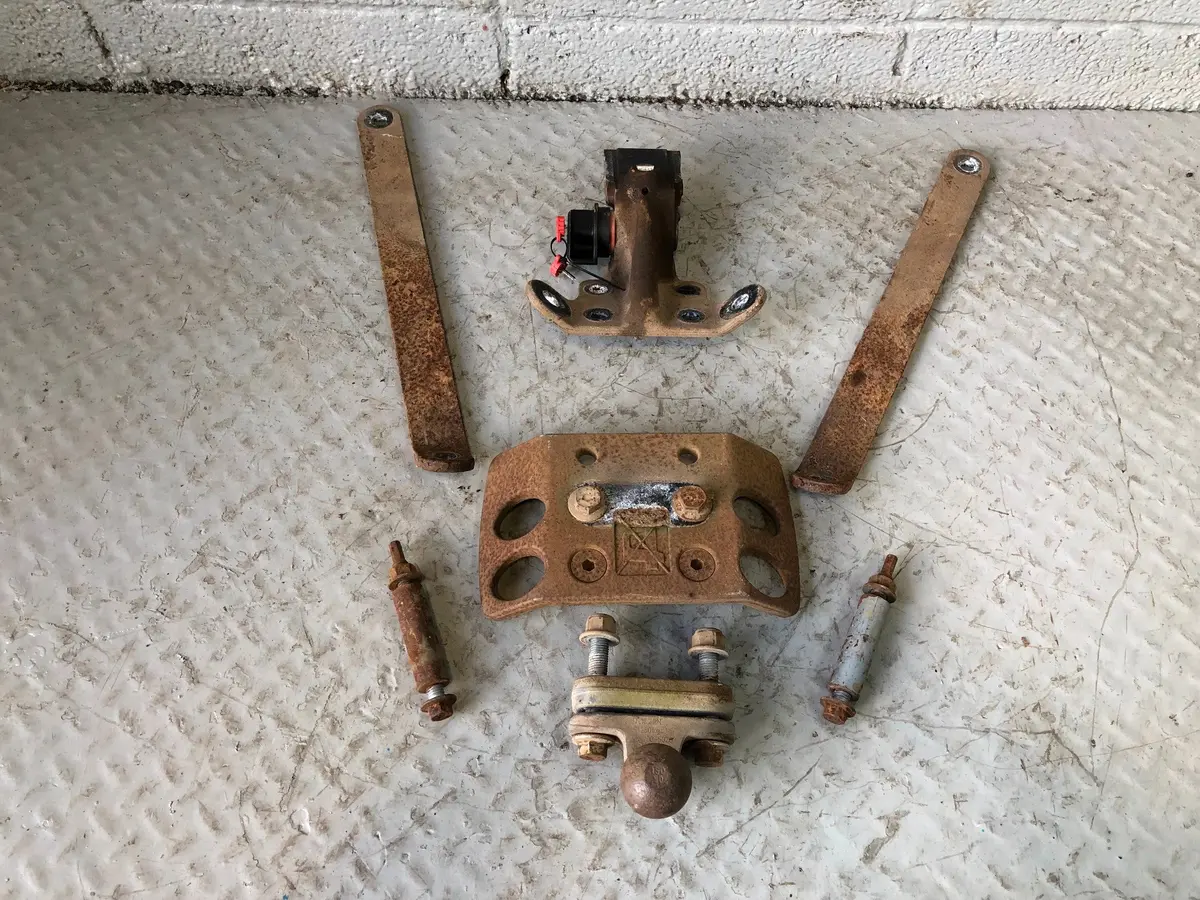 Discovery 3 Tow Bar Land Rover Fixed With New Lock And Keys 2004 To 2009 K17125 1